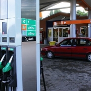 Ekonomikas ministrs ar tirgotājiem pārrunā situāciju ar augstajām degvielas cenām Thumbnail